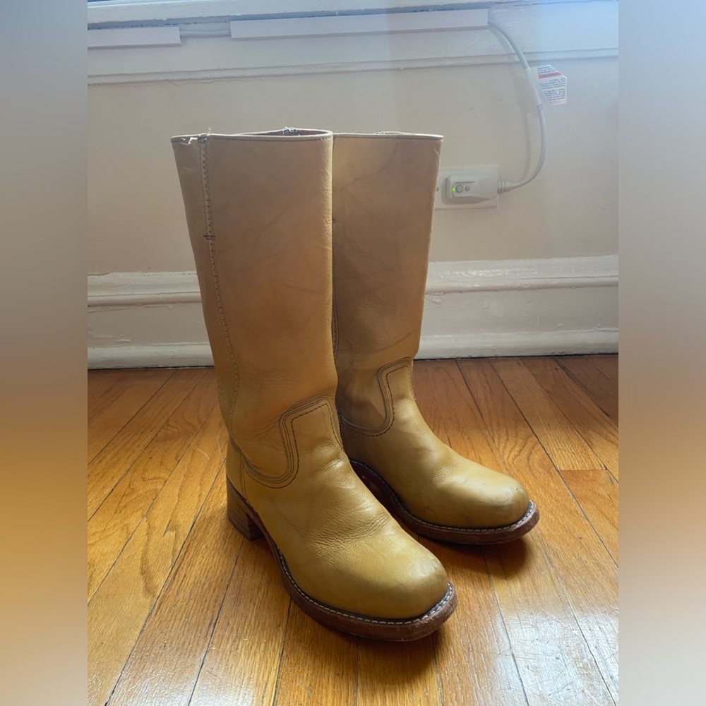 Frye campus boots in Banana yellow